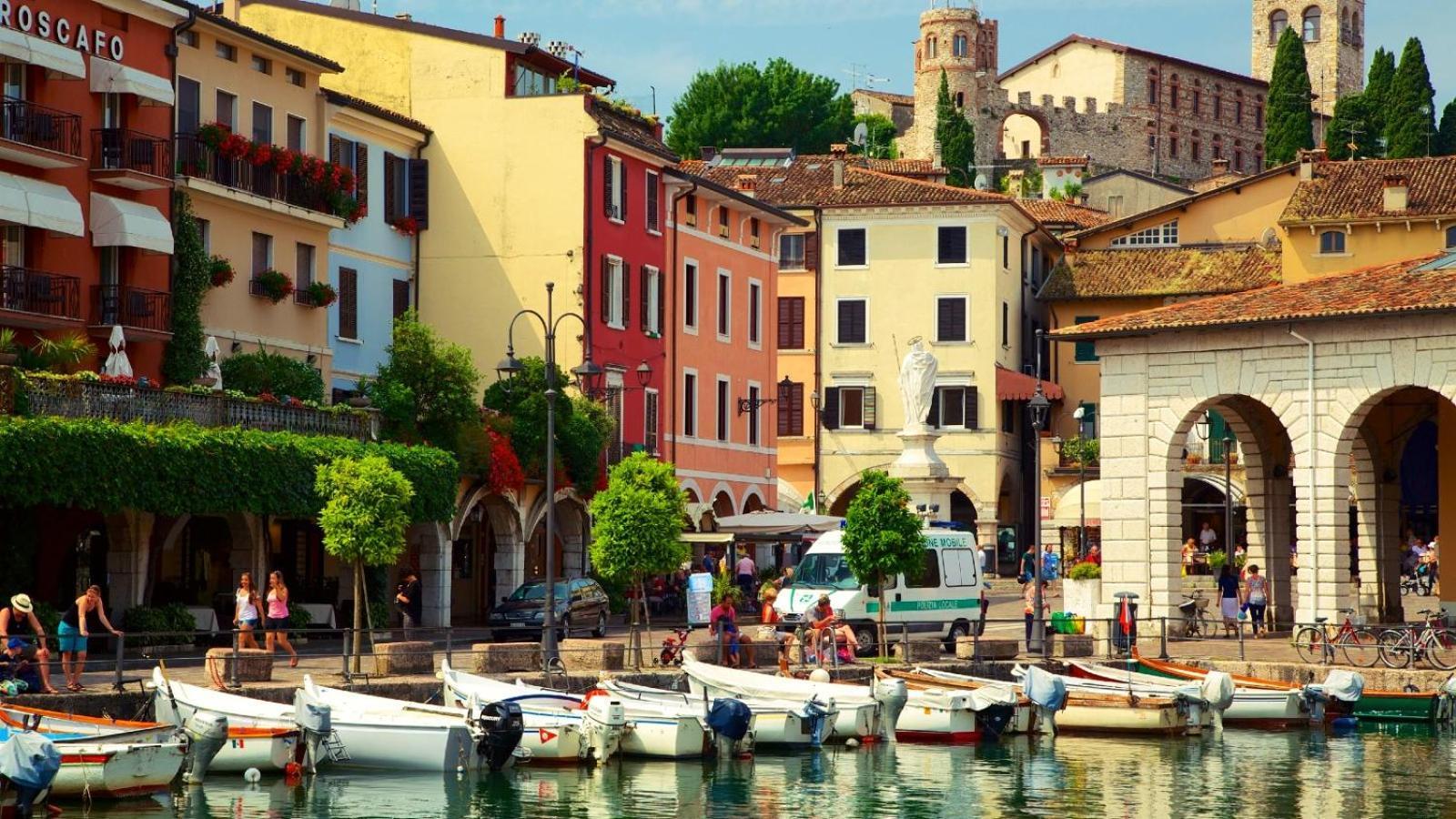 Ferienwohnung Gioiello Deco Nel Centro Storico Desenzano del Garda Exterior foto