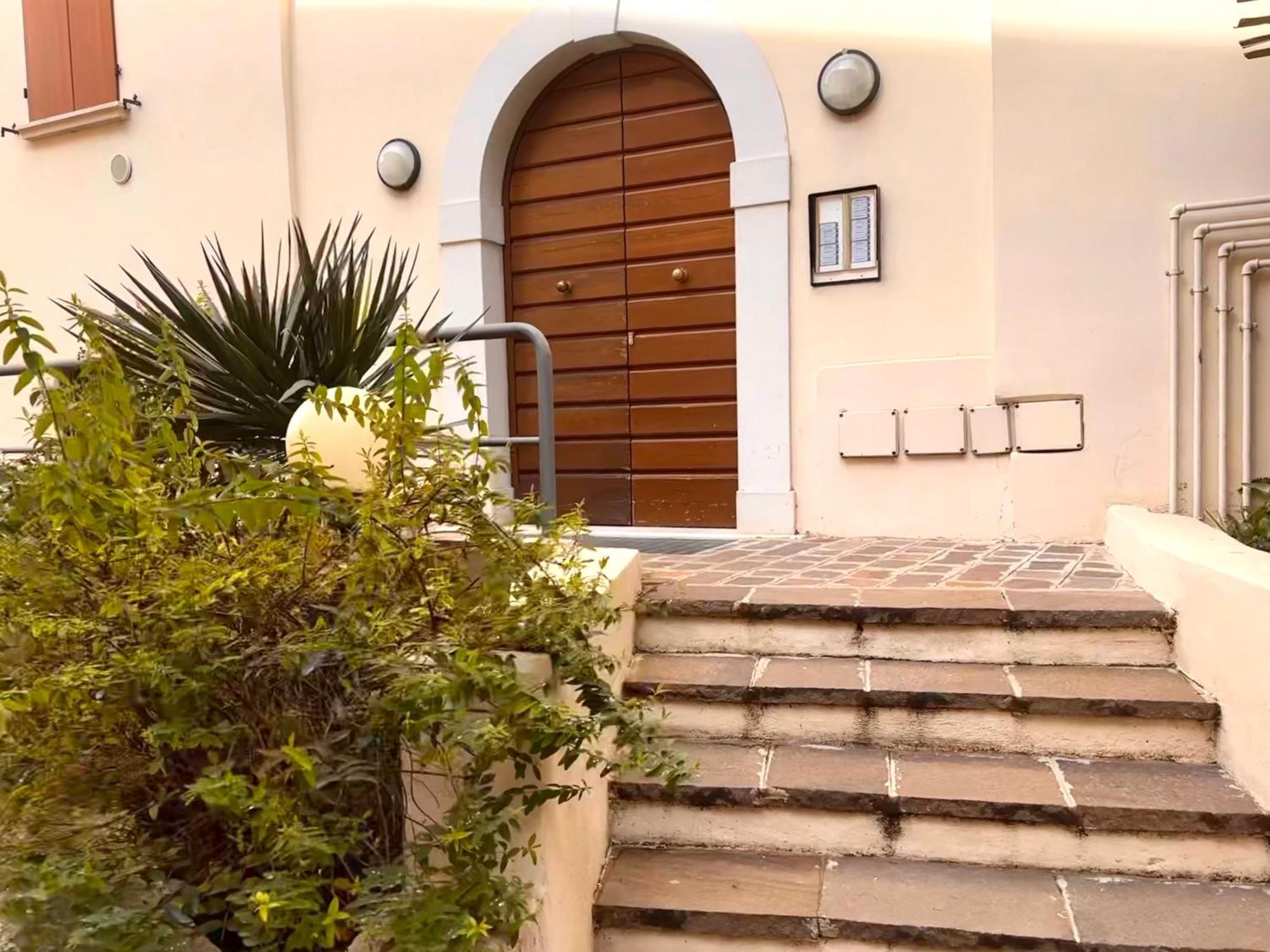 Ferienwohnung Gioiello Deco Nel Centro Storico Desenzano del Garda Exterior foto